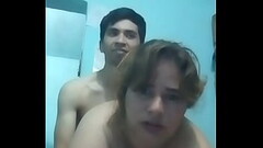 En webcam le toco las tetas y la pongo deperrito Thumb