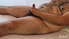 Gordito se masturba hasta acabar rico Thumb