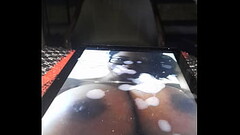 T9C3 Negra tetona de lentes goza 2 venidas Cumtribute Thumb