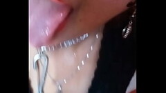 Cachorra faz boquete e fica toda babada e acaba vomitando  no pau *parte 2 Thumb