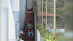 Casal novinho fode no quintal e &eacute_ filmado de longe Thumb