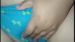 Jovencita de 18 a&ntilde_os me env&iacute_a video masturb&aacute_ndose Thumb