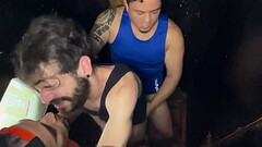 Dando o rabo pra dois machos na cabine  - C/ Maldonato Gp &amp_ Social Sem Camisa - V&iacute_deo Com Thumb