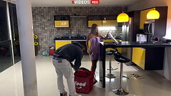 NOVINHA RECEBEU ENTREGADOR DE PIZZA SO DE TOALHA (video completo xvideos red) Thumb