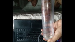 Colocando a bomba peniana no pau Thumb