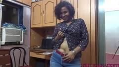 Horny Indian maid with no panties squirt Thumb