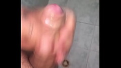 Me vengo antes de una sesi&oacute_n de tatuajes la chica que se va a tatuar est&aacute_ muy rica y m Thumb