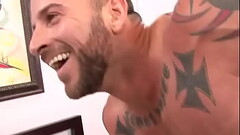 Julian Rios Cumshot - Julian Sborra tutto sudato e affaticato Thumb