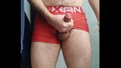 Macho coxas grossas Gozando de cueca Thumb