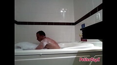PETTER DOGX TOMANDO BANHO SOZINHO NA BANHEIRA DA SUA CASA MUIOT SEXY. Thumb
